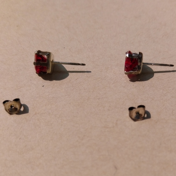 Levin & Meyer  Red Heart Stud Sterling Silver - Picture 9 of 15